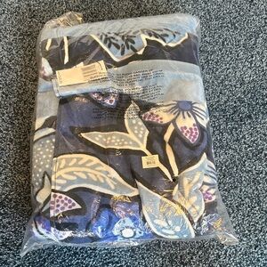Vera Bradley nwt $45 Beach Towel blue Tropics Tapestry soft